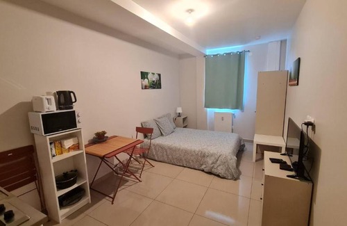 Montfermeil Apartamento | le Coucher De Lune Studio pour 2 a 3 personnes a Montfermeil