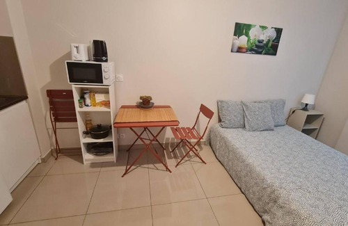 Montfermeil Apartamento | le Coucher De Lune Studio pour 2 a 3 personnes a Montfermeil