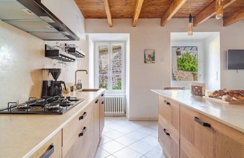 Gavray Casa | Le Cozy Maupas. Peaceful Normand stone house with a garden.