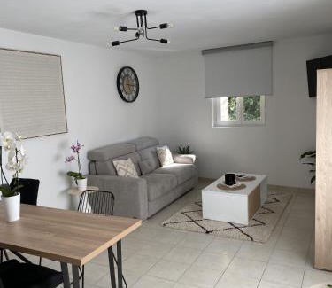 Epernay Apartamento | Le Cubry : Appart hyper-centre avec une place de parking