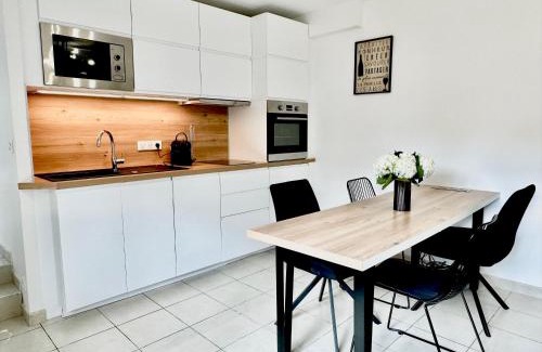 Epernay Apartamento | Le Cubry : Appart hyper-centre avec une place de parking
