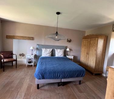 Pommerit-Jaudy Cama Y Desayuno | LE DOMAINE DE COAT ROGAN La chambre romantique