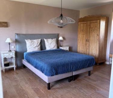 Pommerit-Jaudy Cama Y Desayuno | LE DOMAINE DE COAT ROGAN La chambre romantique