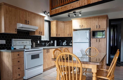 Saint-Simeon Chalet De Esquí | Le Dravas is located in Charlevoix with its majestic