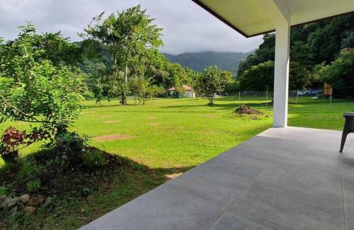 Teahupoo Casa | Le Fare APE TARUA