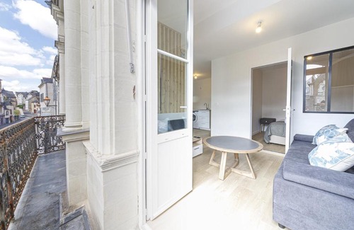 Laval Apartamento | Le Ficus - Appartement refait à neuf, Laval centre
