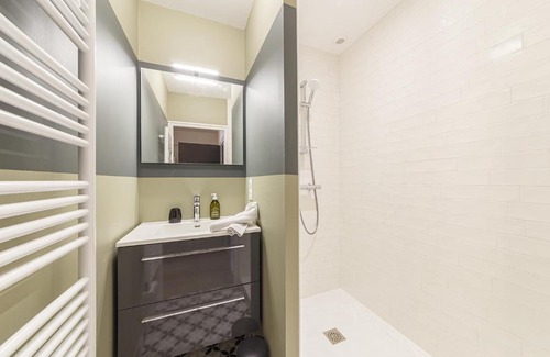 Laval Apartamento | Le Ficus - Appartement refait à neuf, Laval centre