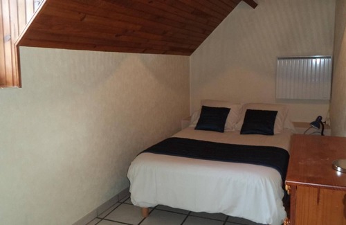 Saint-Etienne-sous-Bailleul Casa | Les Voûtes-Casa-Rural-Baño con bañera-Vista al Jardín