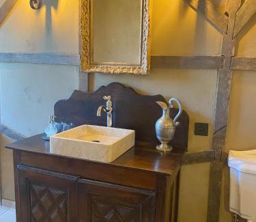 Saint-Etienne-Vallee-Francaise Cama Y Desayuno | Le Château de Cambiaire