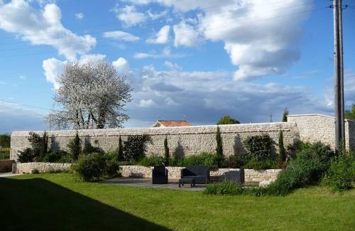 Saint-Georges-les-Baillargeaux Cama Y Desayuno | Le Haut Fontaine : minis maisons de charme