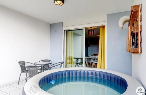 Saint-Denis Apartamento | Le Frangipanier - 66m2 - 2 Chambres - Terrasse & Jacuzzi