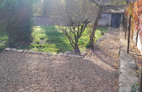 Neuvy-le-Roi Casa | Le gîte de la fontaine. Cosy, fully renovated house.