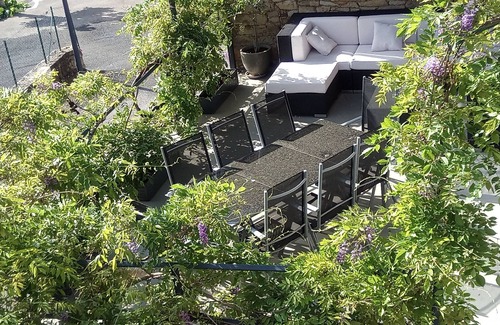 Palmas-d'Aveyron Casa | Le gîte de la glycine, renovated house, terrace with magnificent view, enclosed garden
