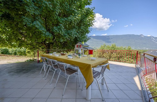 Voglans Casa | Le Gîte La Pierre Pons - vue montagne