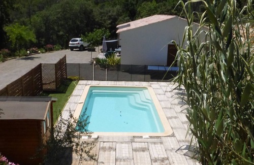 Flayosc Condominio | Las cabañas de Paradaou con piscina y aire acondicionado en la tranquila Provenza