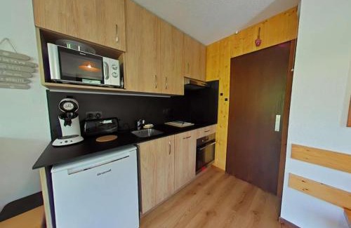 Le Grand-Bornand Apartamento | Le Grand-Bornand : Studio cabine, au pied des pistes, 5 couchages - FR-1-241-15