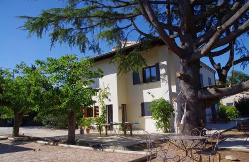 Bourg-Saint-Andeol Casa | Le Grand Cèdre - 2 Chambres D'hôtes
