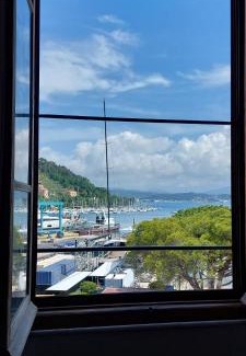 Le Grazie Apartamento | Le Grazie by The Sea, Beachfront with elevator