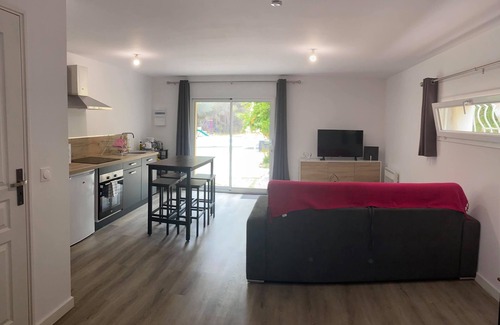 Saint-Mitre-les-Remparts Apartamento | Le Grenadier Studio bas de villa