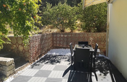 Saint-Mitre-les-Remparts Apartamento | Le Grenadier Studio bas de villa