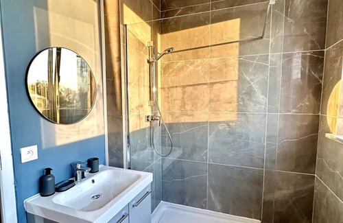 Brequerecque Apartamento | Le Grey Spacieux Avec Balcon. Proche du Centre et de la Plage