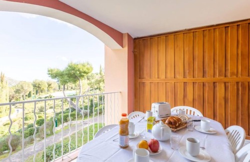 Cap Esterel Apartamento | Le Hameau (K3 122) by Interhome