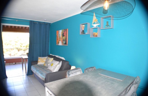 Cap Esterel Complejo | Le Hameau Cap Esterel sea view, swimming pools, air-conditioned, sleeps 4, free parking