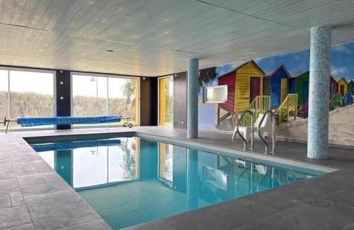 Coulombs Villa | Le Havre Normand Villa piscine intérieure terrain de pétanque baby foot, ping pong, table de poker, billard, terrasse aménagée, jardin, proche plages du débarquement entre Caen et Bayeux