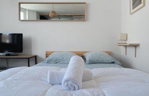 Quartier de France Apartamento | Le Jean Bapt- Charmant studio à proximité du plan d’eau