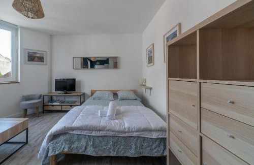 Quartier de France Apartamento | Le Jean Bapt- Charmant studio à proximité du plan d’eau