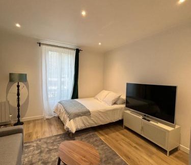 Les Gondoles Apartamento | Le Joli Appartement - Parking Gratuit, Wifi, RER C Choisy-le-Roi