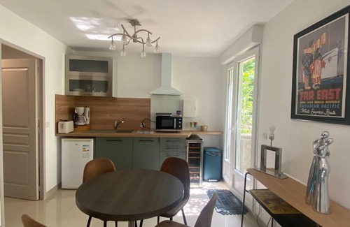 Yerres Casa | Le Laurier Blanc is 10 minutes from Parc Caillebotte, with its terrace for aperitifs.