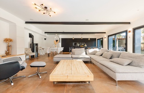 Pace Casa | Le Loft Black & Wood - Piscine privé et grande terrasse à 20 min de Rennes