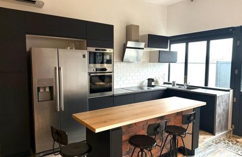 Eveux Apartamento | Le Loft d 'Éveux - 2 places de parking
