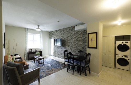 New Kingston Condominio | "Le Luxe" Penthouse 2 BR condo w/ AC, WiFi, complimentary Netflix & 24/7 sec