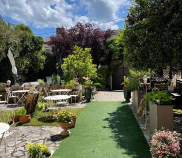 Vallon-Pont-d'Arc Hotel | Le Manoir du Raveyron