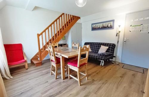 Bagneres-de-Luchon Apartamento | Le Marmandais, T3 lumineux duplex, balcon, parking, wifi, proche thermes, ascenseur, 4 personnes