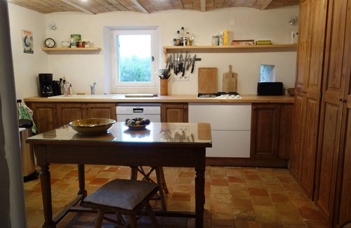Puyvert Casa | Le Mas Charpin se encuentra en el sur de Luberon en Puyvert; Lourmarin está a 2 km.