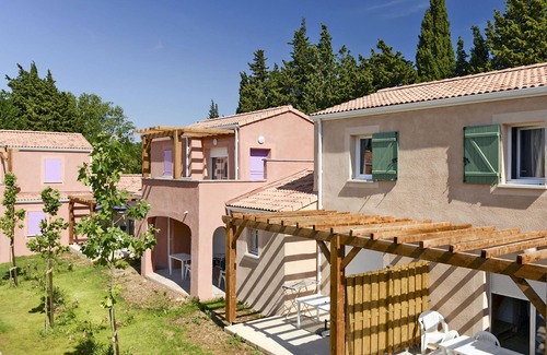 Paradou Apartamento | Le Mas des Alpilles by Interhome
