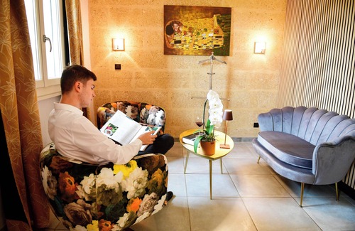 Orange Hotel | Le Mas Des Aigras - Hôtel & Restaurant