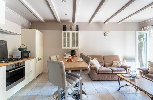 Graveson Casa | Le Mas Des Pins con piscina compartida, Wi-Fi y aire acondicionado