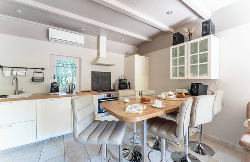 Graveson Casa | Le Mas Des Pins con piscina compartida, Wi-Fi y aire acondicionado