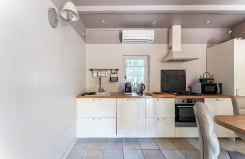 Graveson Casa | Le Mas Des Pins con piscina compartida, Wi-Fi y aire acondicionado