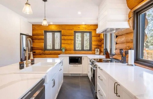 St-Adolphe-d'Howard Casa | Le Massif | Lake Access | Hot Tub | Pool Table