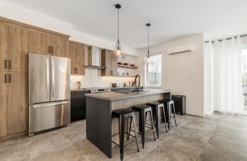 Magog Apartamento | Le Memph Chouette spacious comfortable condo cottage eco responsible 3 bedrooms private garage - hot tub & pool Memphrémagog Lake