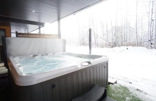 Magog Apartamento | Le Memph Hirondelle spacious comfortable condo cottage eco responsible 3 bedrooms - hot tub & pool Memphrémagog Lake