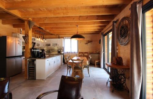 Mont-Dore Chalet De Esquí | Le Mont-Dore: Splendide Chalet 5 Chambres avec Terrasse, Garage Double, et WiFi - FR-1-608-188
