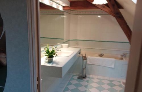 Montsurs Casa | LE MOULIN DE MERAL