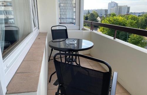 Reims Apartamento | Le Mun,3 étoiles-T2-60m2-balcon-parking-wifi-linge-produits-face à la gerdarmerie-vue cathedrale