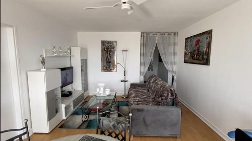 Reims Apartamento | Le Mun,3 étoiles-T2-60m2-balcon-parking-wifi-linge-produits-face à la gerdarmerie-vue cathedrale